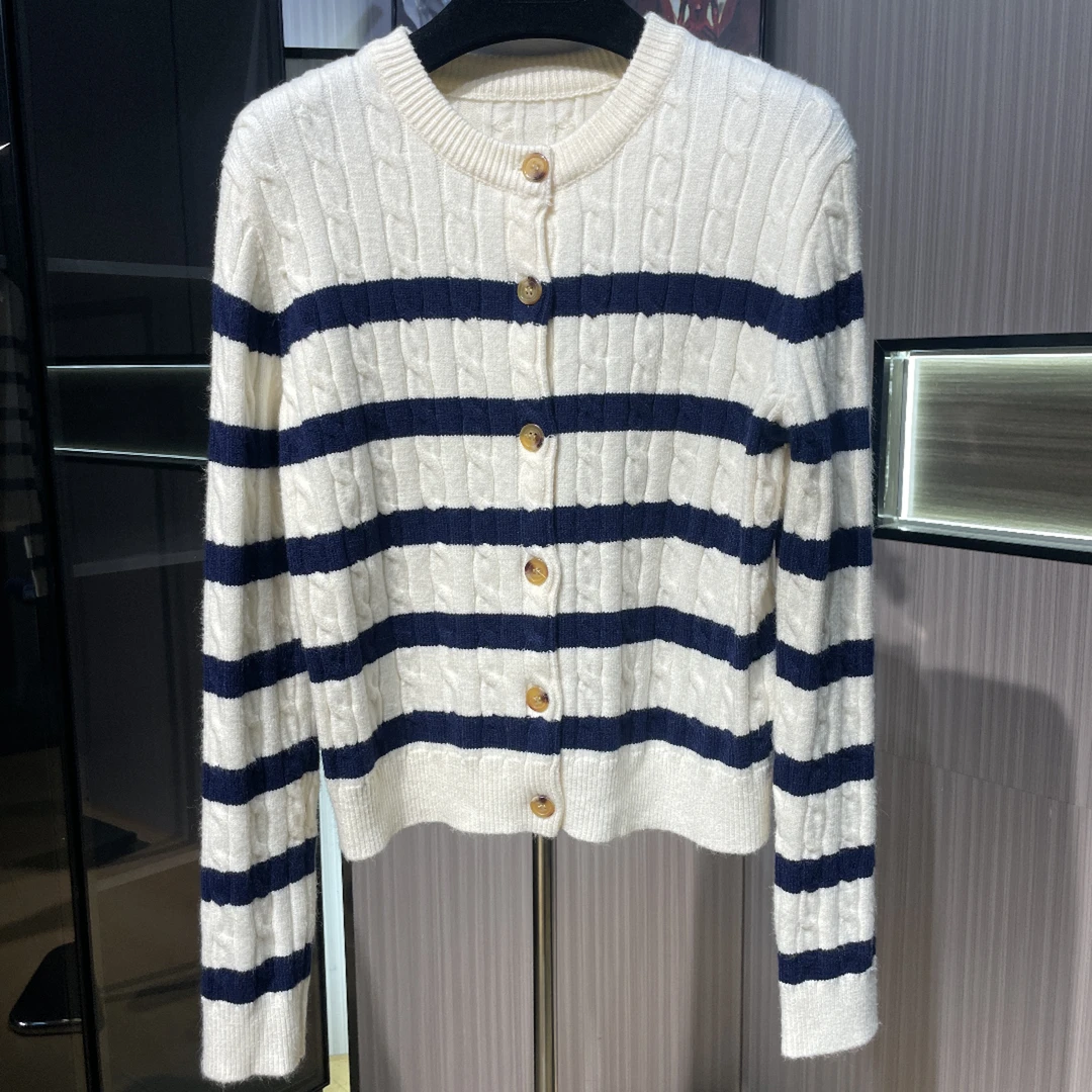 <猪猪出品>秋上新百搭条纹黑白撞色设计感显瘦网红针织开衫265