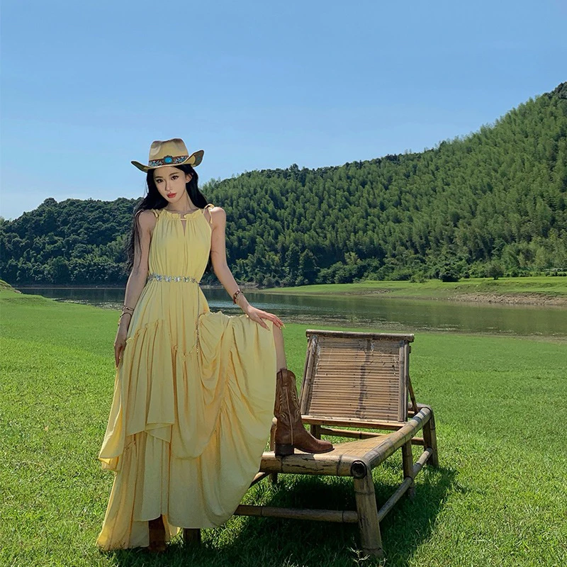 新疆大西北云南旅游上镜黄色连衣裙挂脖大摆蛋糕长裙