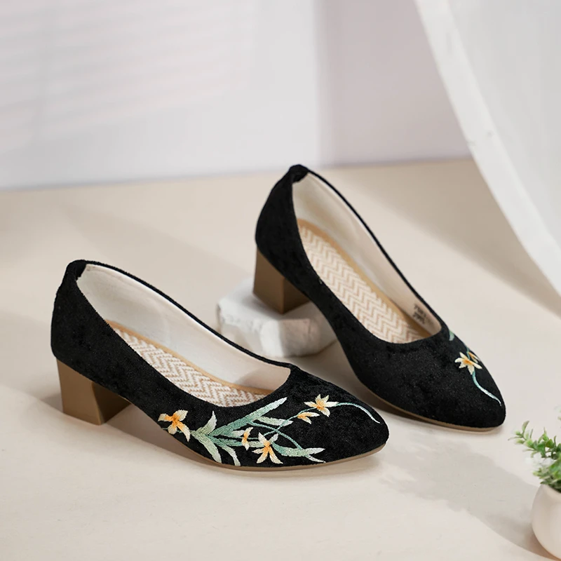 新款旗袍鞋夏季软底布鞋古风绣花刺绣工艺国风丝绒女款7527-21