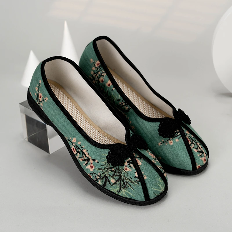 2024春秋季新款透气软底鞋民族风平底居家室内外穿单鞋131-32