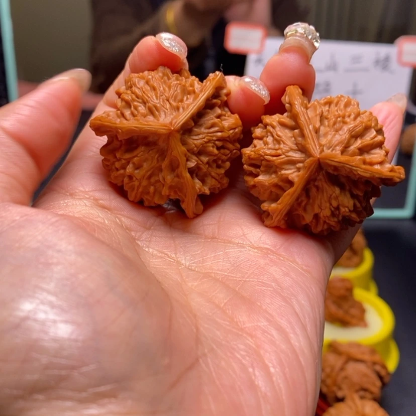 【闪购商品】桃核把件挂***上6号三棱,