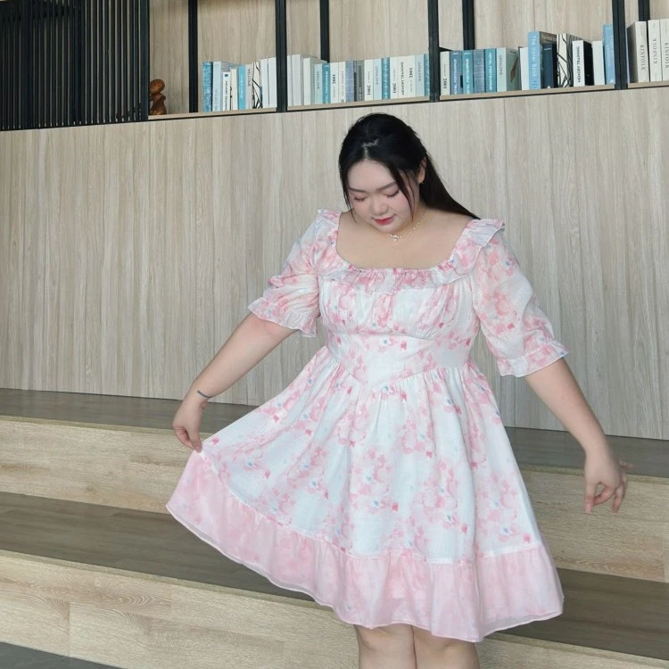 多肉女孩/ 心动多巴胺  2023年春夏胖mm显瘦可爱甜美荷叶边连衣裙