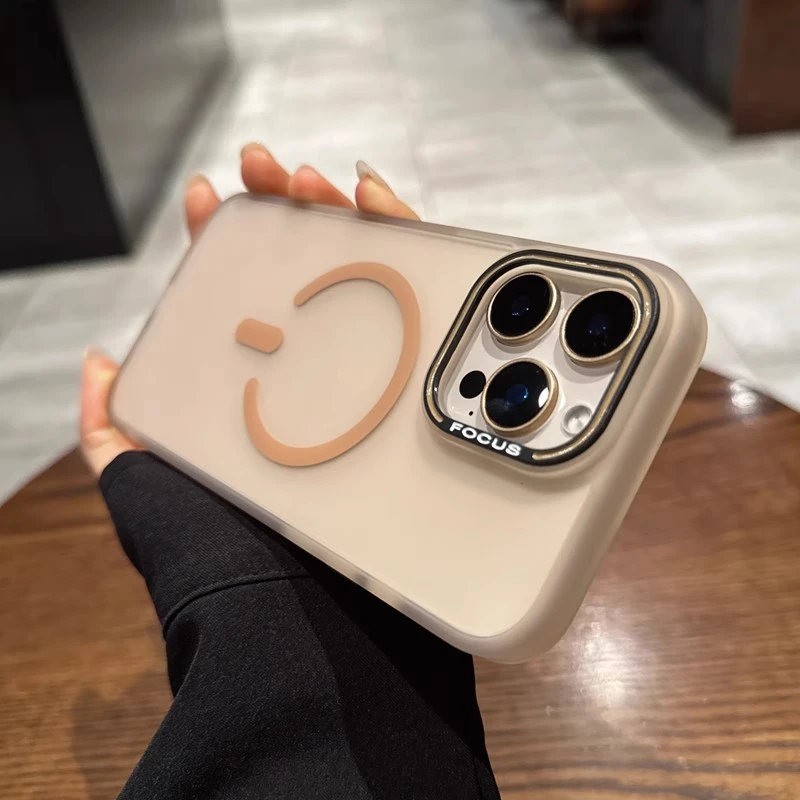 半透明沙漠色适用苹果16promax手机壳新款磨砂磁吸高级感全包防摔