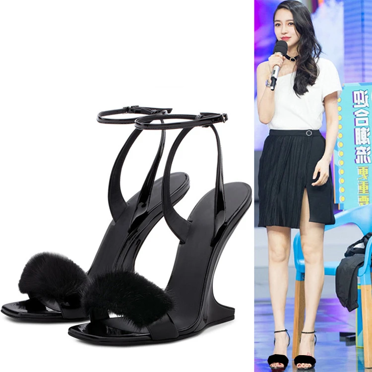 黑色毛毛高跟鞋女2025年夏新款明星同款性感交叉腕带平底方头凉鞋