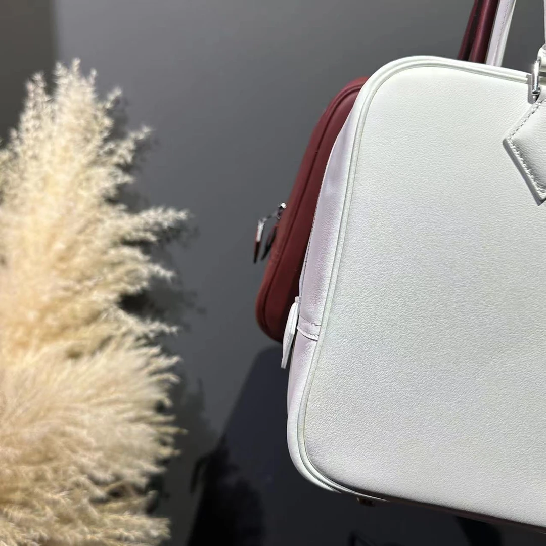 「旺角卡门」 28羽毛手提包