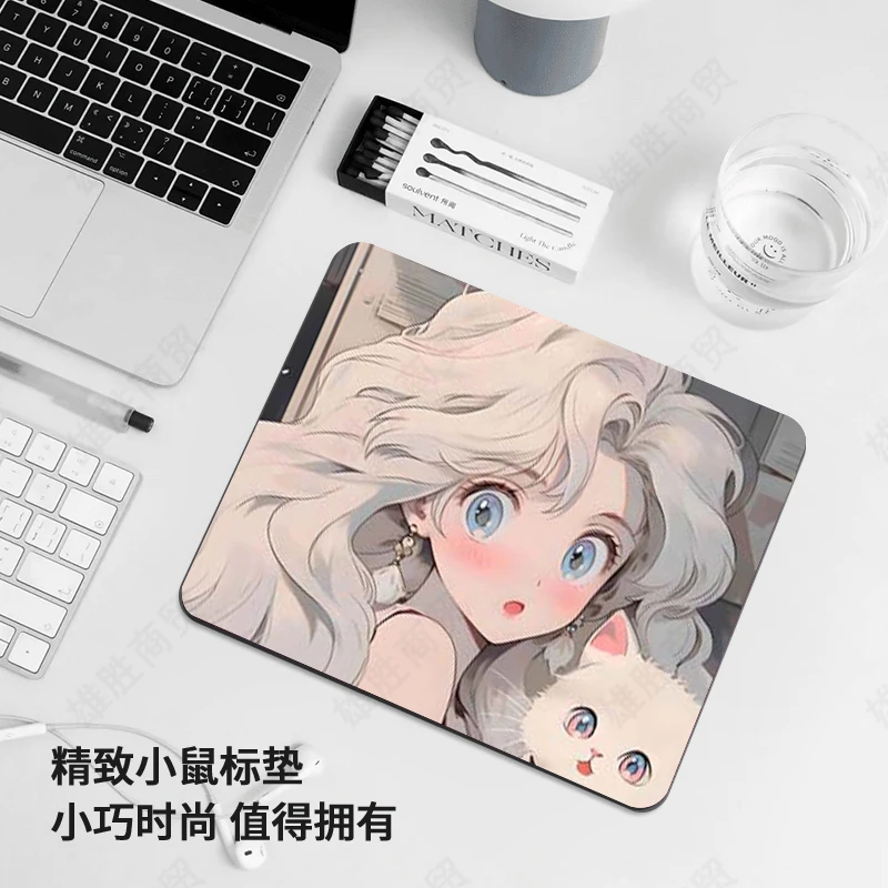 小号鼠标垫女生可爱卡通图案软垫办公娱乐加厚锁边电脑桌垫护腕垫