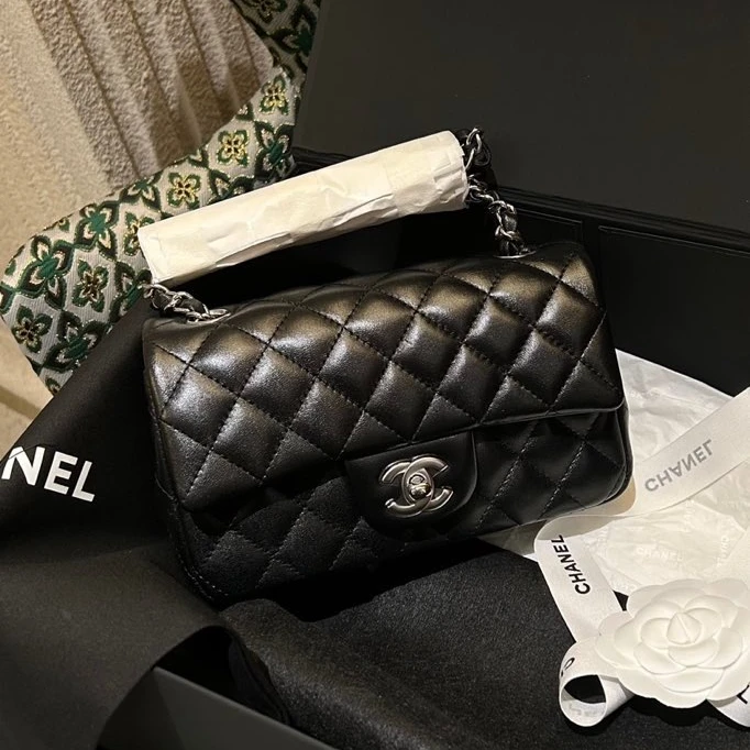 全新未使用 Chanel/香奈儿 黑色银扣羊皮cf大mini斜挎包