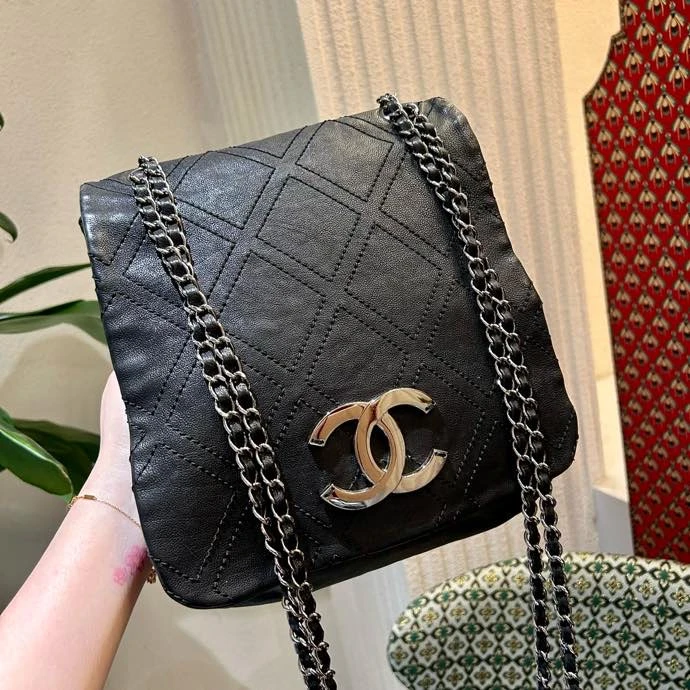 95新 Chanel/香奈儿 黑色银扣大logo机场斜挎包