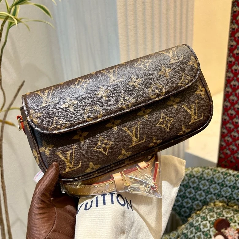 95新 LouisVuitton/路易威登 老花ivy单肩斜挎包
