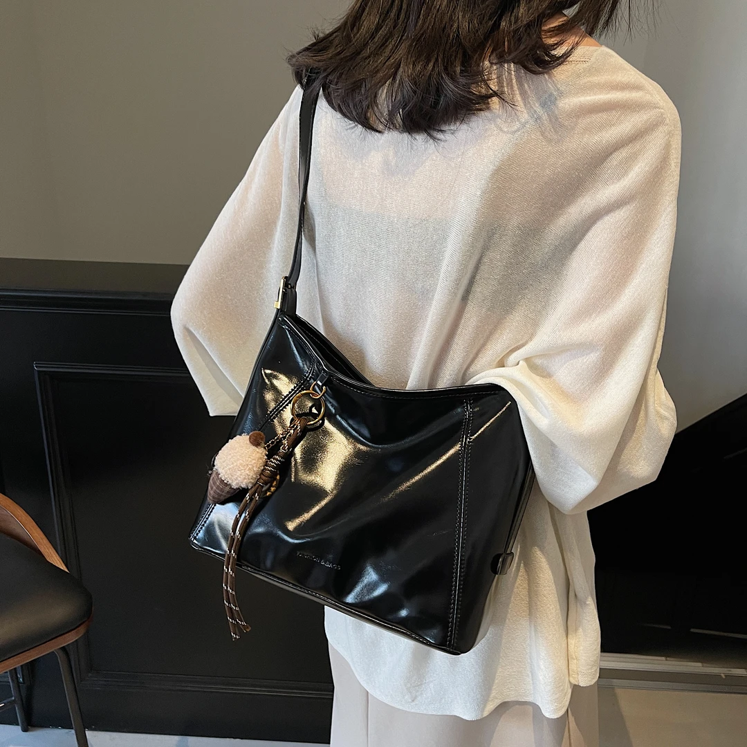 秋冬复古大容量托特包单肩斜挎通勤日常百搭款式休闲韩版小众肩包