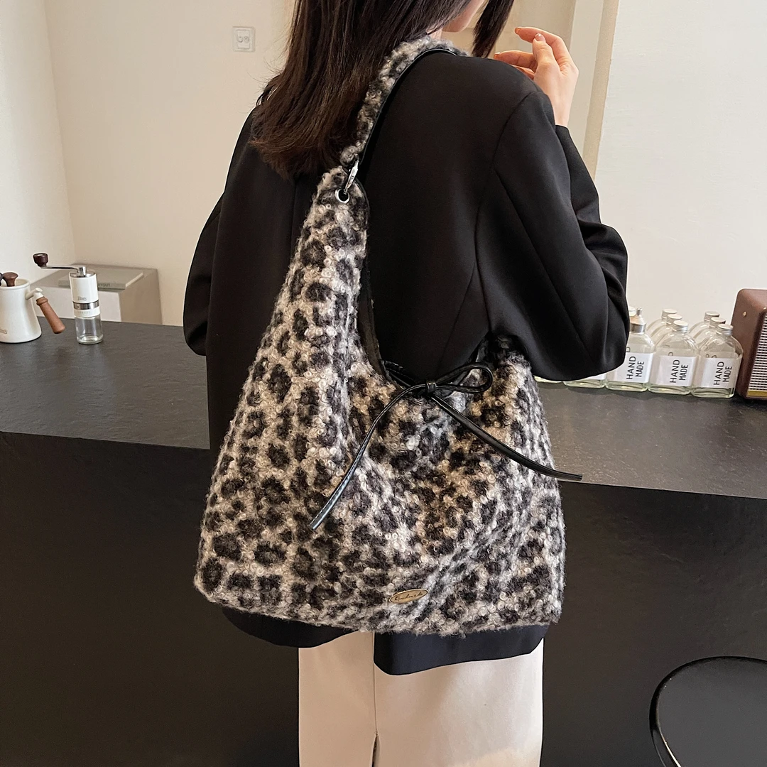 秋冬新款韩版大容量托特包毛呢单肩包日常百搭蝴蝶结小众背包女