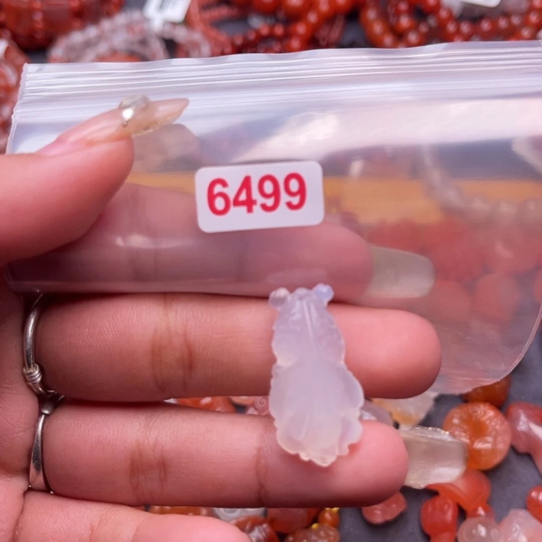 【闪购商品】南红玛瑙雕刻件6499未镶嵌企***跑