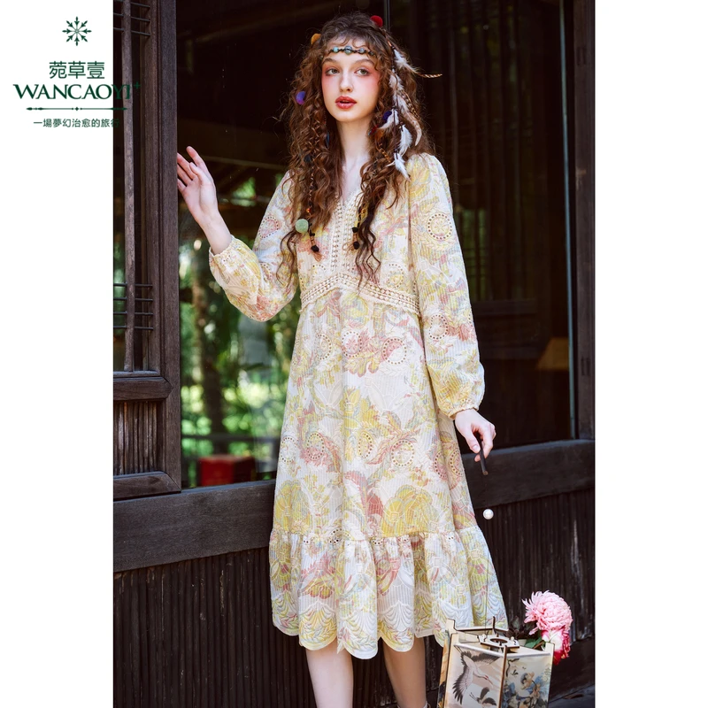 菀壹2025秋季新款法式田园风连衣裙女拼接原创中长裙子Q04411439