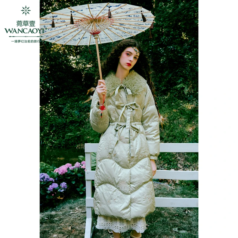 菀壹2025冬季新款新中式鹅绒服女淡绿色中长款羽绒服508931459