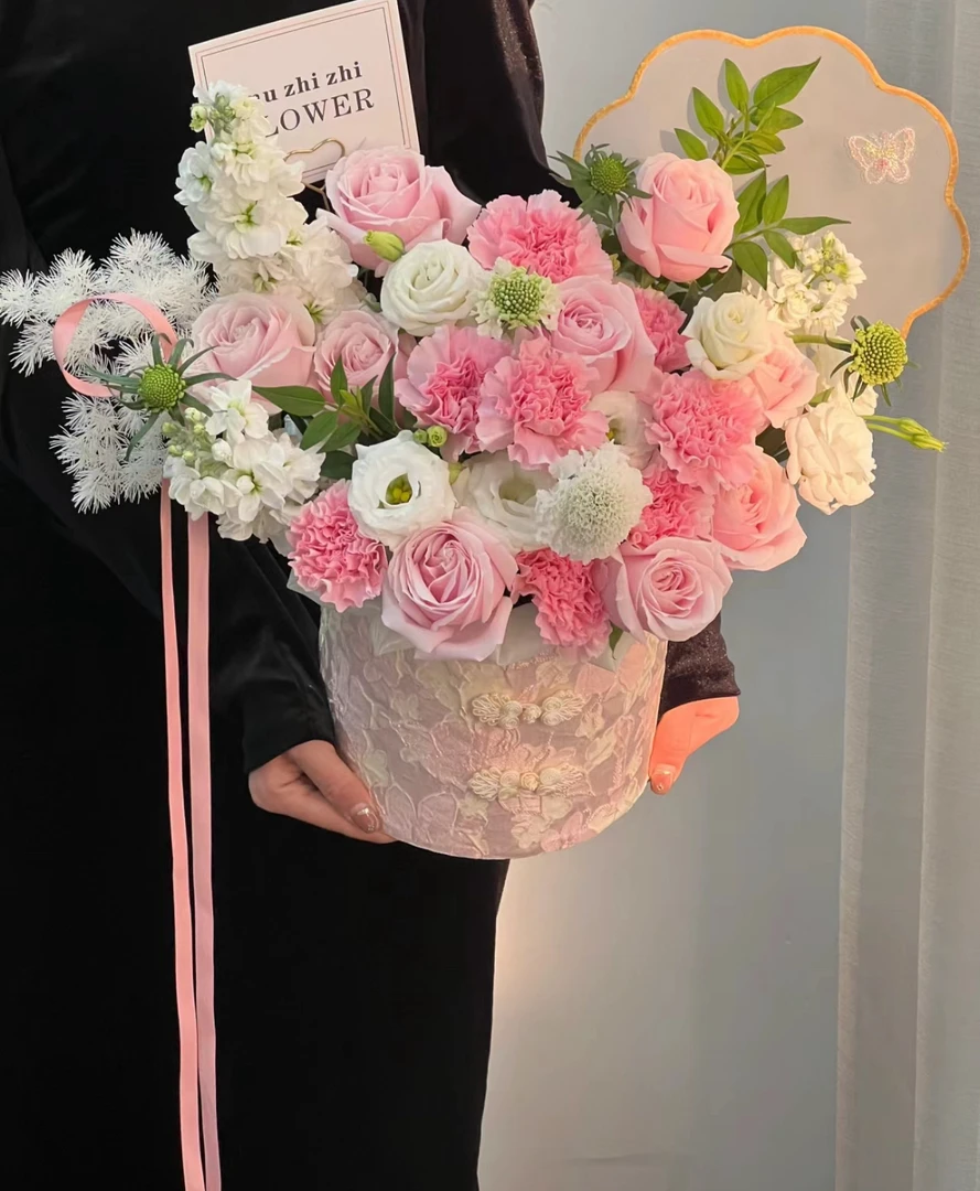 母亲节新款中式抱抱桶鲜花母亲节花束康乃馨玫瑰花篮同城配送小时