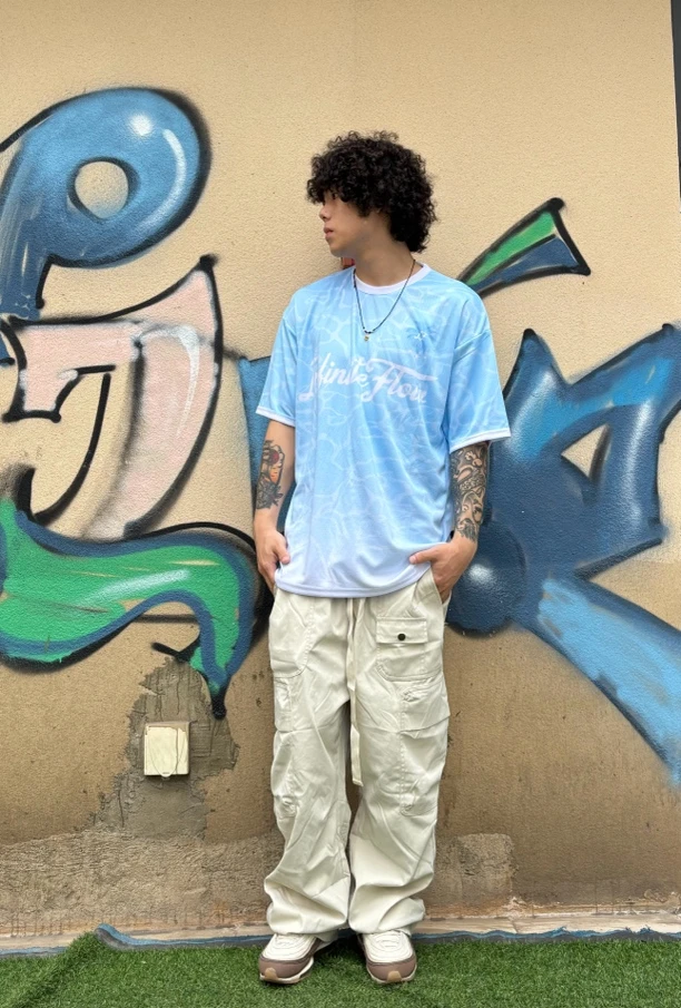 无限FLOW印花短袖日常T恤复古休闲美式小领口户外夏季白色圆领