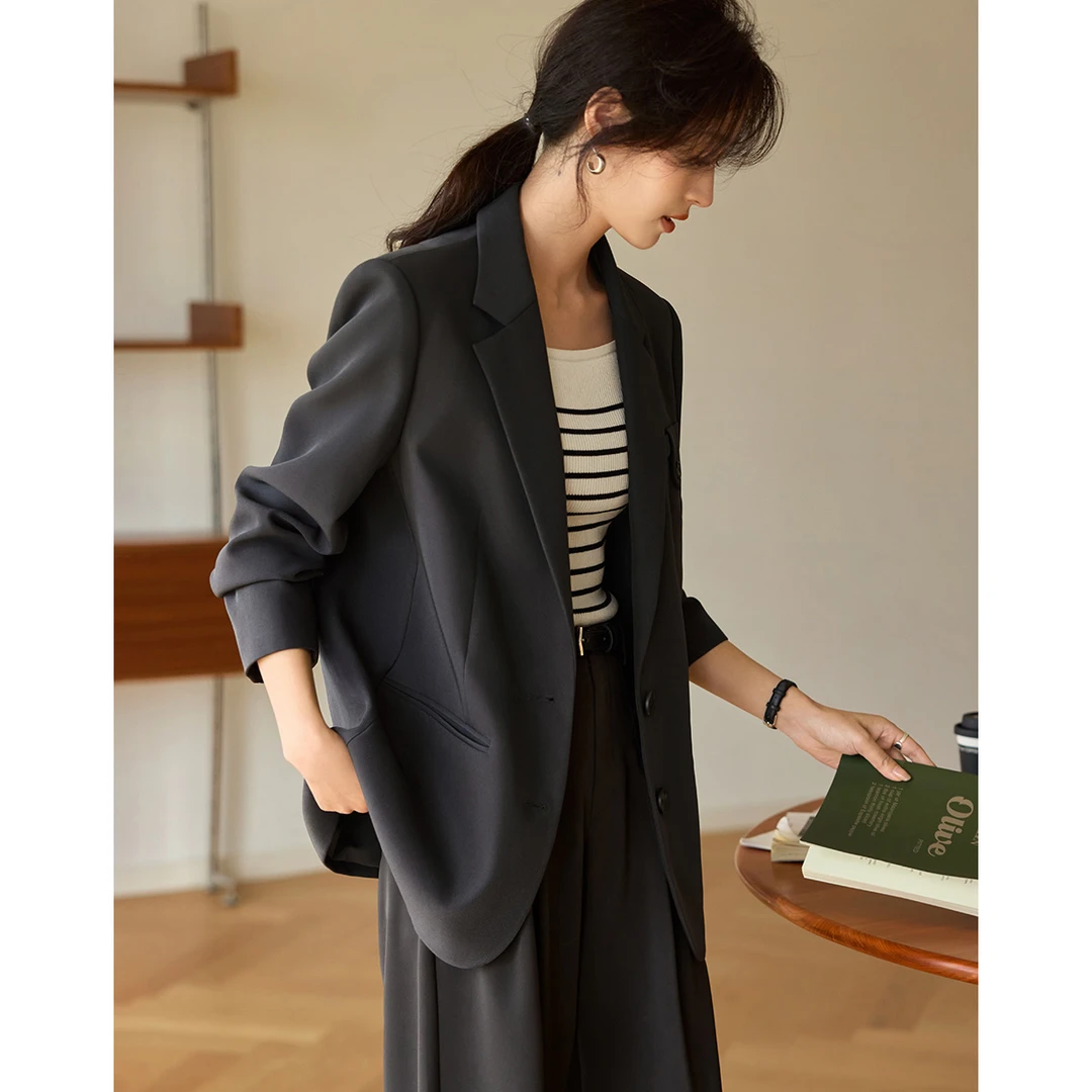 沫晗依美高级设计感扣袢廓形西装外套2025秋小众宽松休闲西服5454