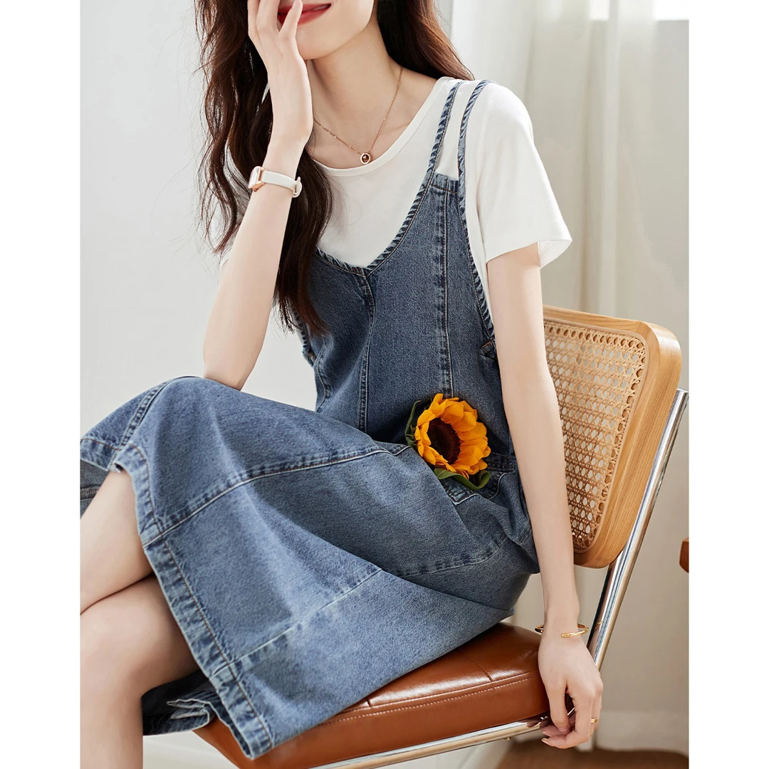 沫晗依美撞色薄款牛仔裙25夏季新款简约T恤轻薄背带裙套装2575