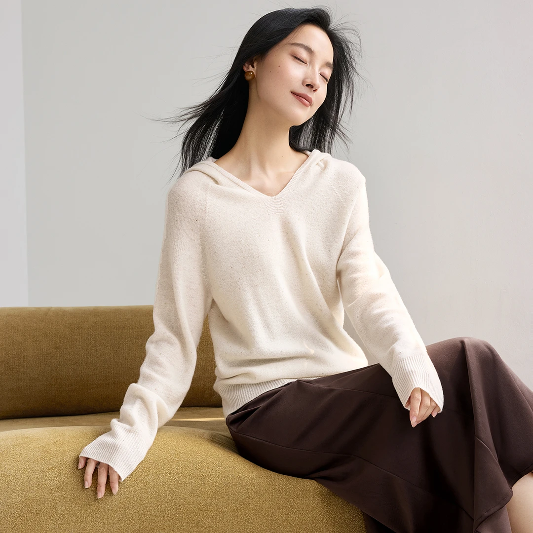 IHIMI/海谧连帽绵羊毛针织衫2025冬季新款减龄白色针织衫洋气4586