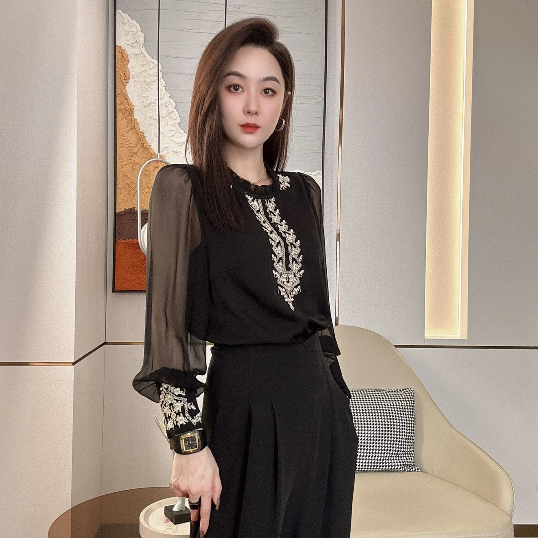 慕兰繁浮夏季新款法式重工气质荷叶边拼接刺绣缎面衬衫MLW-69448