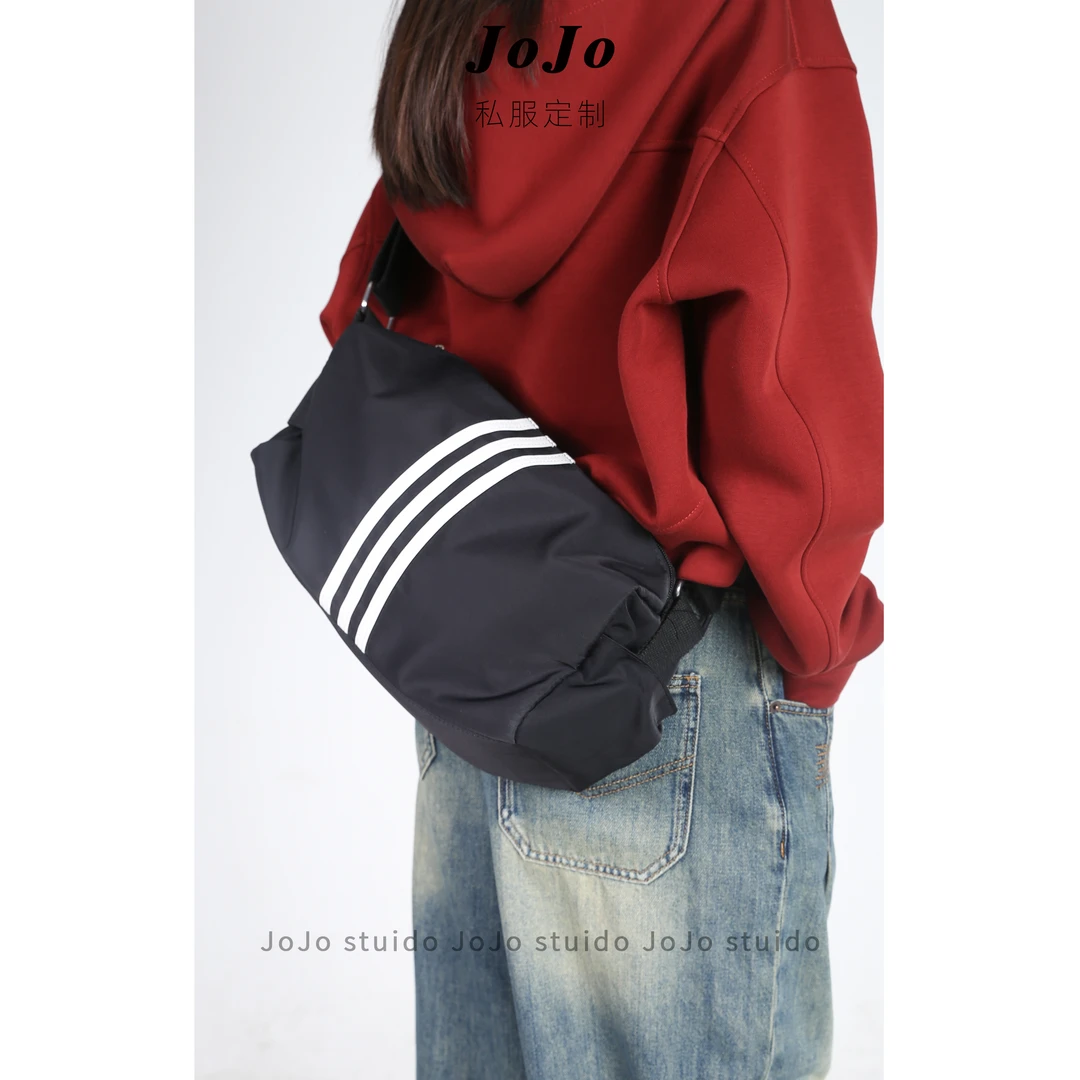 TO【包包】黑色休闲便携户外百搭潮流条纹三杠单肩斜挎包包