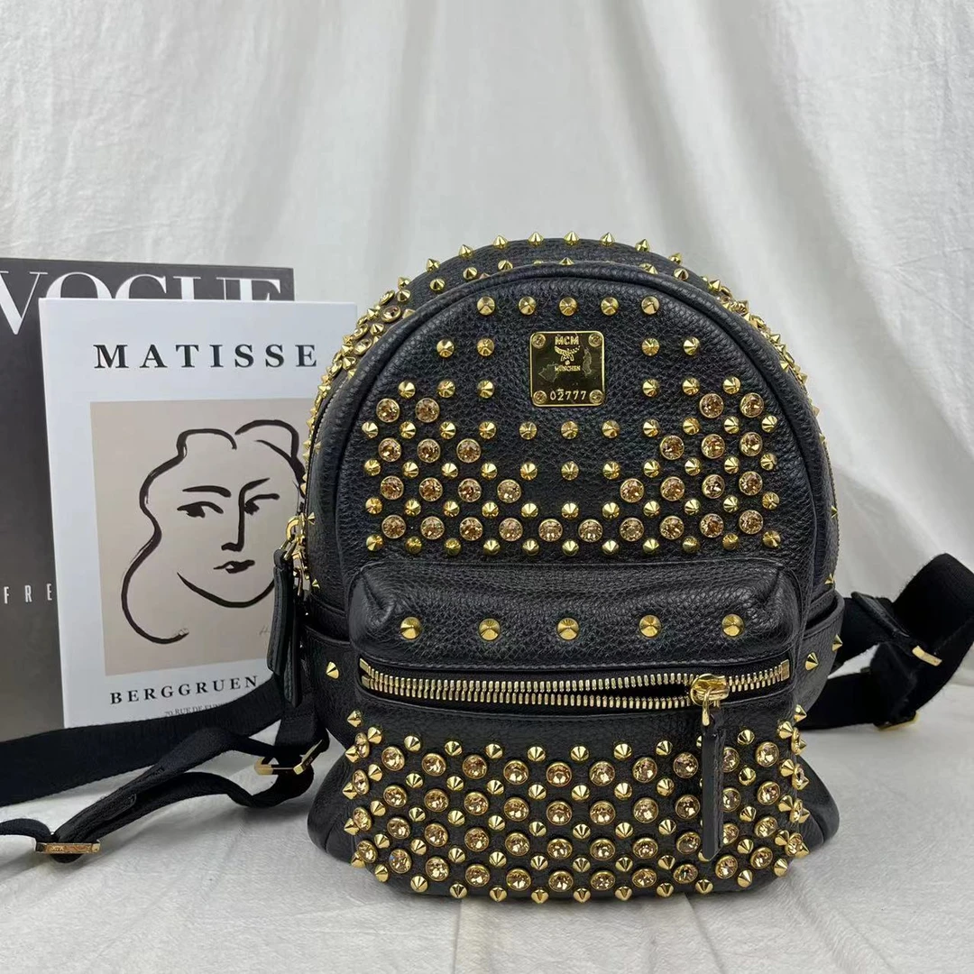 95新 MCM MCM 双肩包 全皮满钻 黑色时尚休闲百搭女士黑色简约