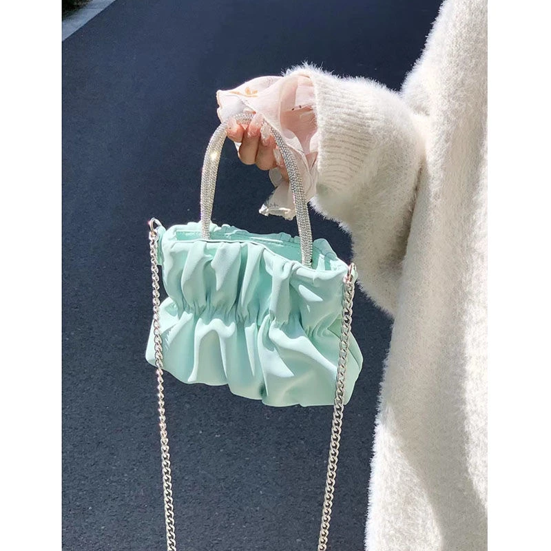 2024新款小众设计水钻手提单肩包包女云朵褶皱高级质感链条斜挎包