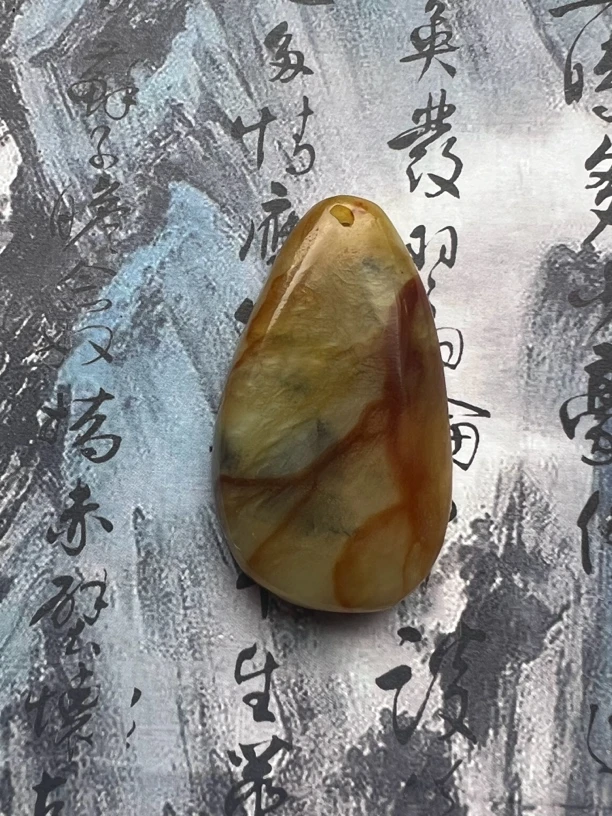 岫玉花玉血管红水滴吊坠