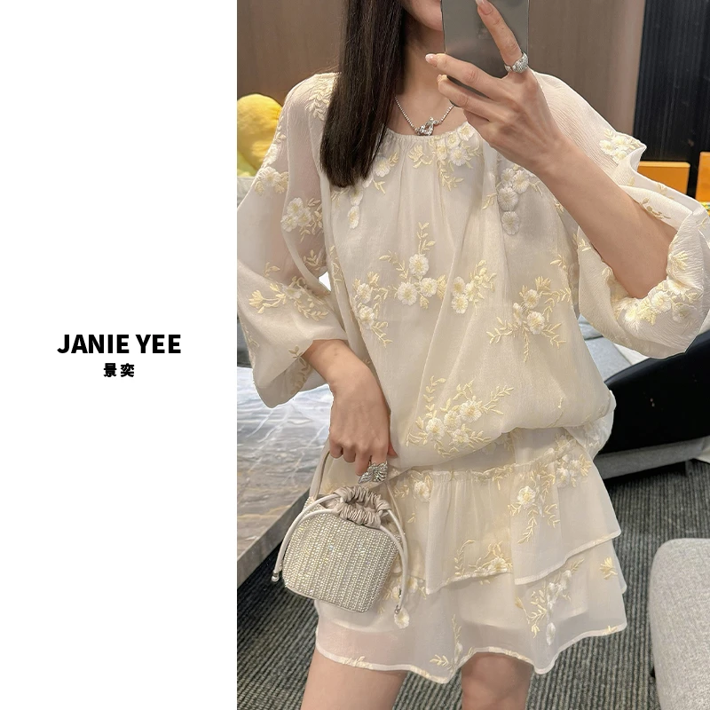 Janie Yee“花间月芽” 轻奢高级感刺绣上衣短裙裤套装 24A0250