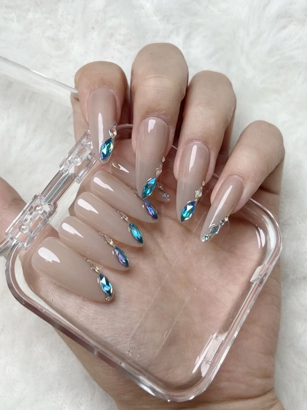 Muse Nail 指尖闪烁蓝 施华洛手工定制穿戴甲气质干净可反复佩戴