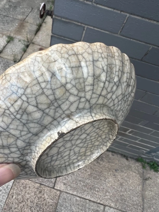 哥釉香炉做工精细