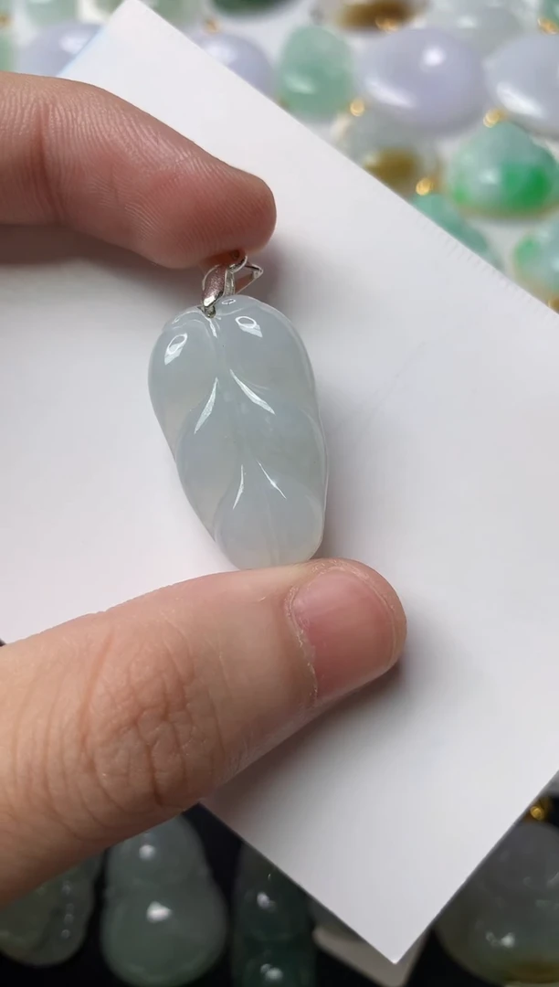 【闪购商品】翡翠颈饰合金10...........