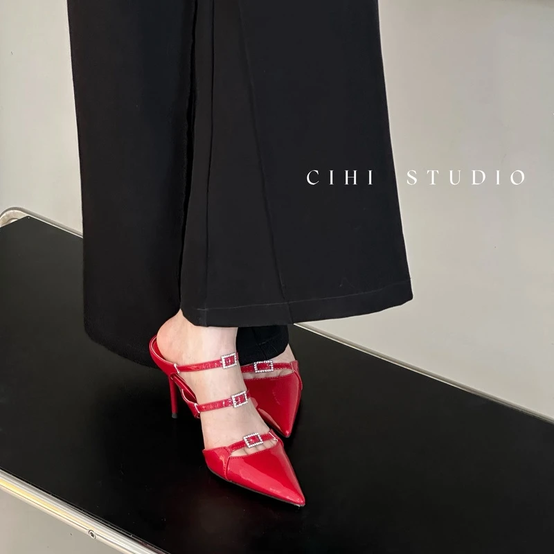 設計/461-失重心跳-美神降临！尖头水钻镂空漆皮一字细跟高跟！