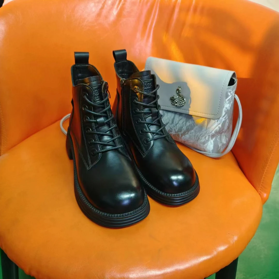 8856英伦风百搭加绒学生鞋网红爆款真皮马丁靴真皮马丁靴棉鞋黑色