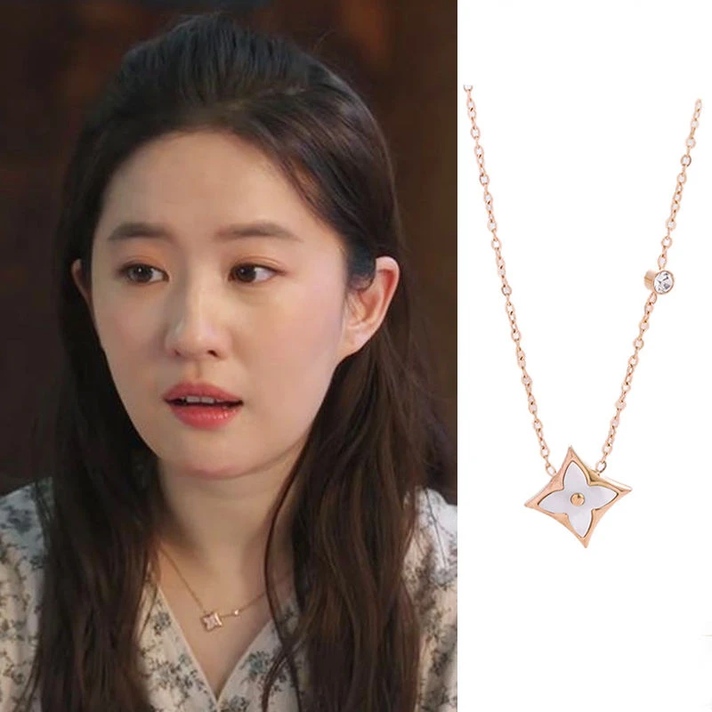 QIANSHI/牵饰 钛钢项链 轻奢四叶项链吊坠女锁骨链贝质四叶草带钻