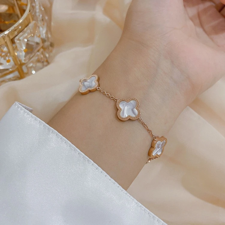 QIANSHI/牵饰 钛钢手链 轻奢幸运四瓣花手链百搭ins个性手环女