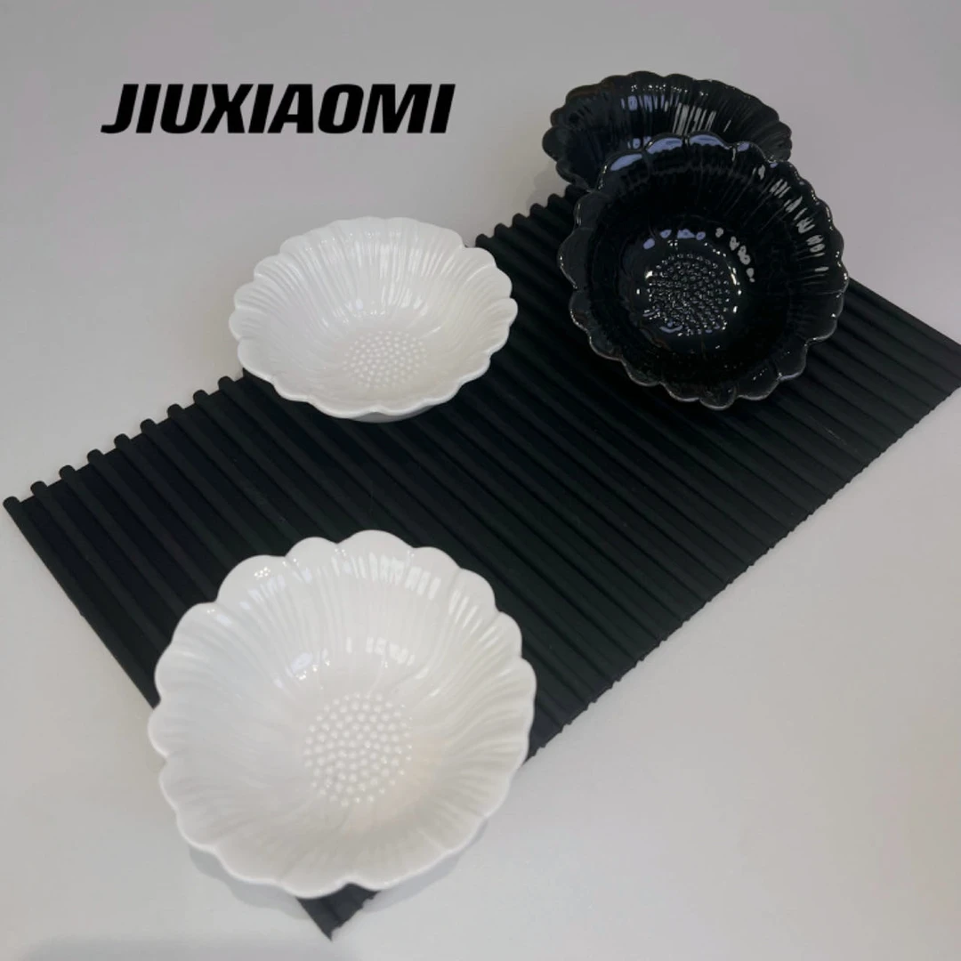 白色花朵浮雕陶瓷调味碟家用可爱调料碟酱油料碟小碗碟醋碟可叠放