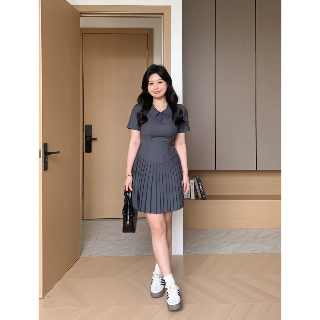 知葵微胖定制【纽约主编】精致polo领修身百褶短袖连衣裙12242L5274