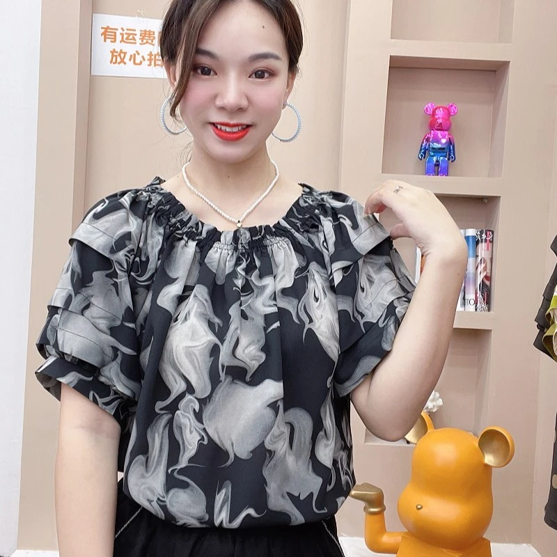 泡泡袖上衣女碎洋气时尚气质显瘦夏季宽松印花短袖一字领小衫