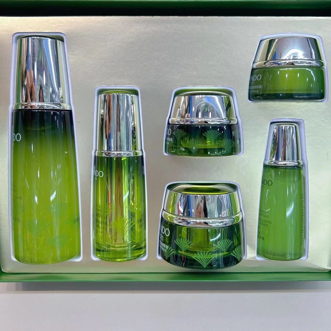 【专柜正品 刮码】绿色雪松套盒水 精华 眼霜 面霜