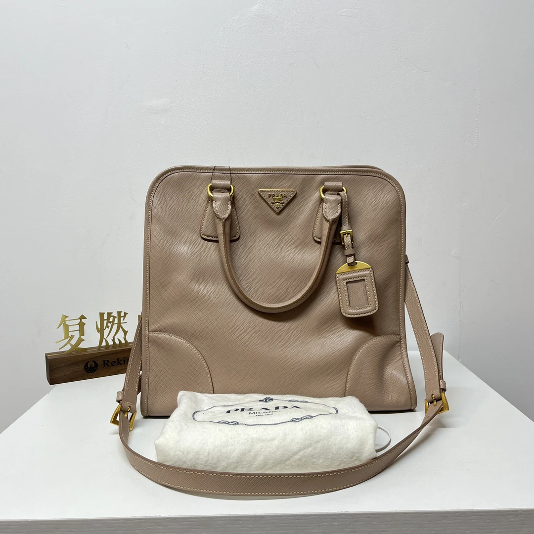95新 Prada/普拉达 复燃精选/普拉达 奶茶色竖版杀手斜挎包