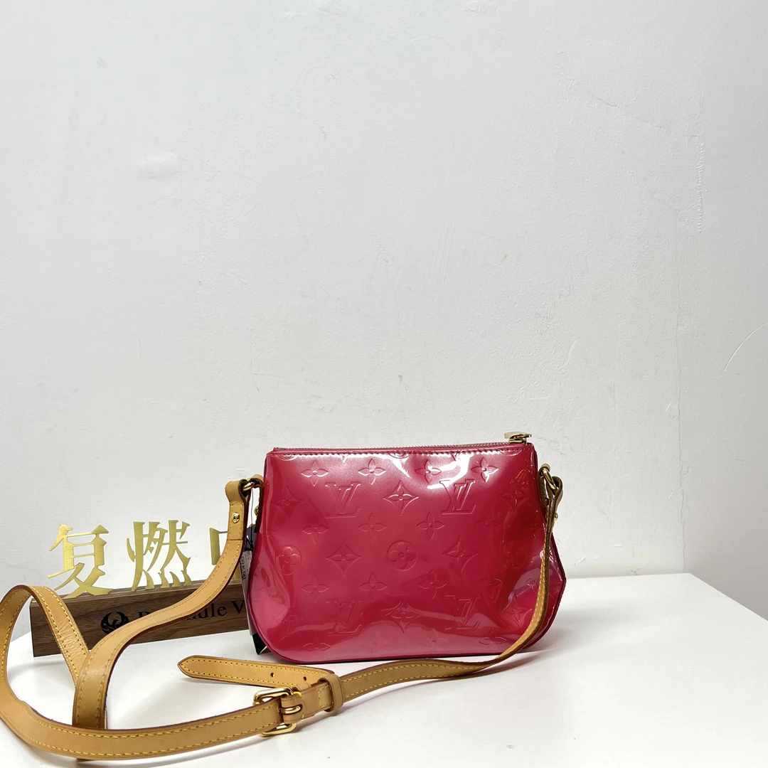 95新 LouisVuitton/路易威登 复燃精选/LV 红色漆皮斜挎果冻包