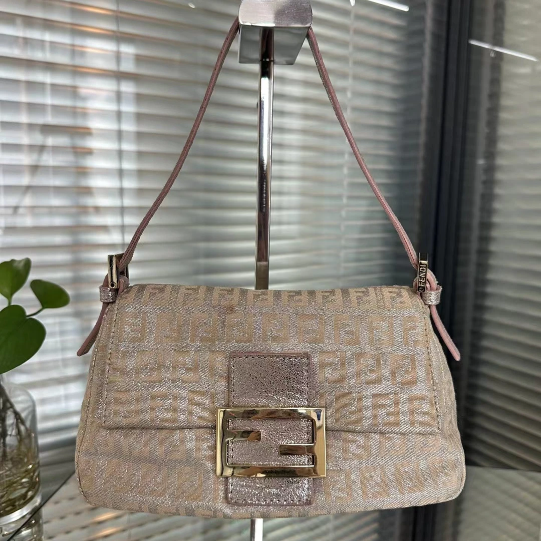 99新 FENDI/芬迪 98/芬迪银色小胖丁腋下包