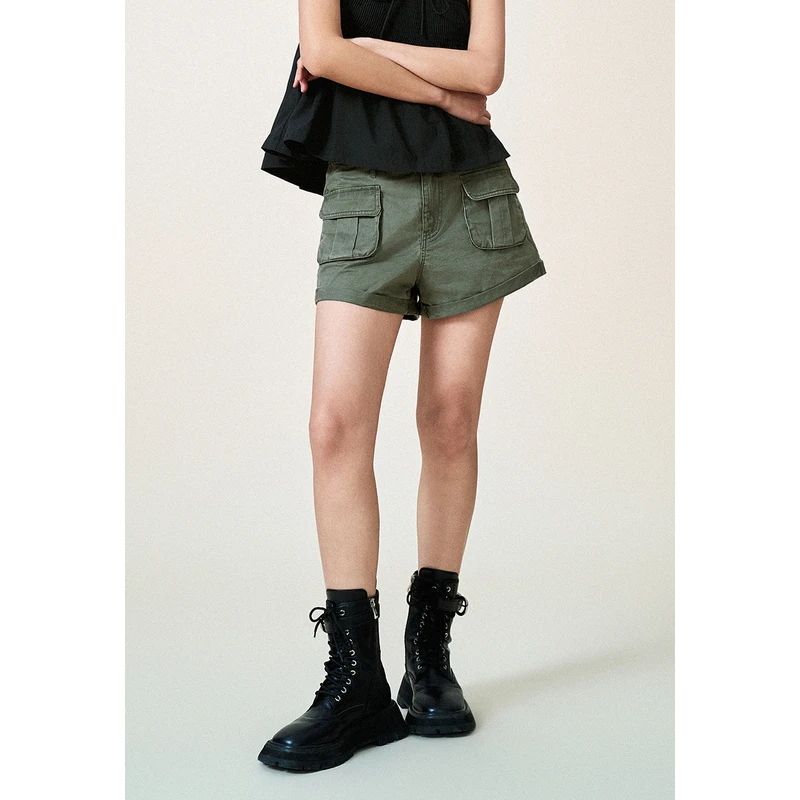 UR女装潮流美式休闲工装风口袋短裤UWL640046