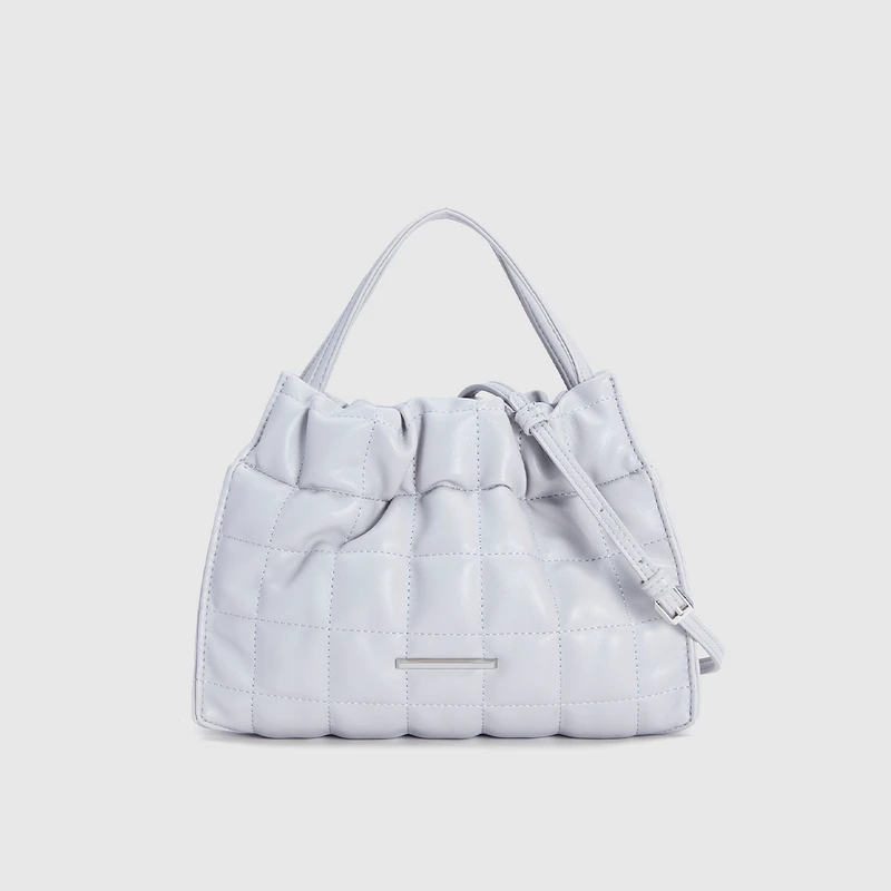 URBAN REVIVO2023秋冬新款女士经典菱格抽绳手提斜挎包UAWB30321