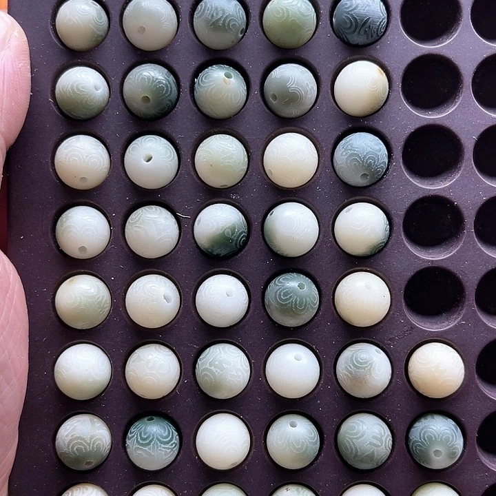 白玉菩提吊坠瑕疵12飘花六字54颗