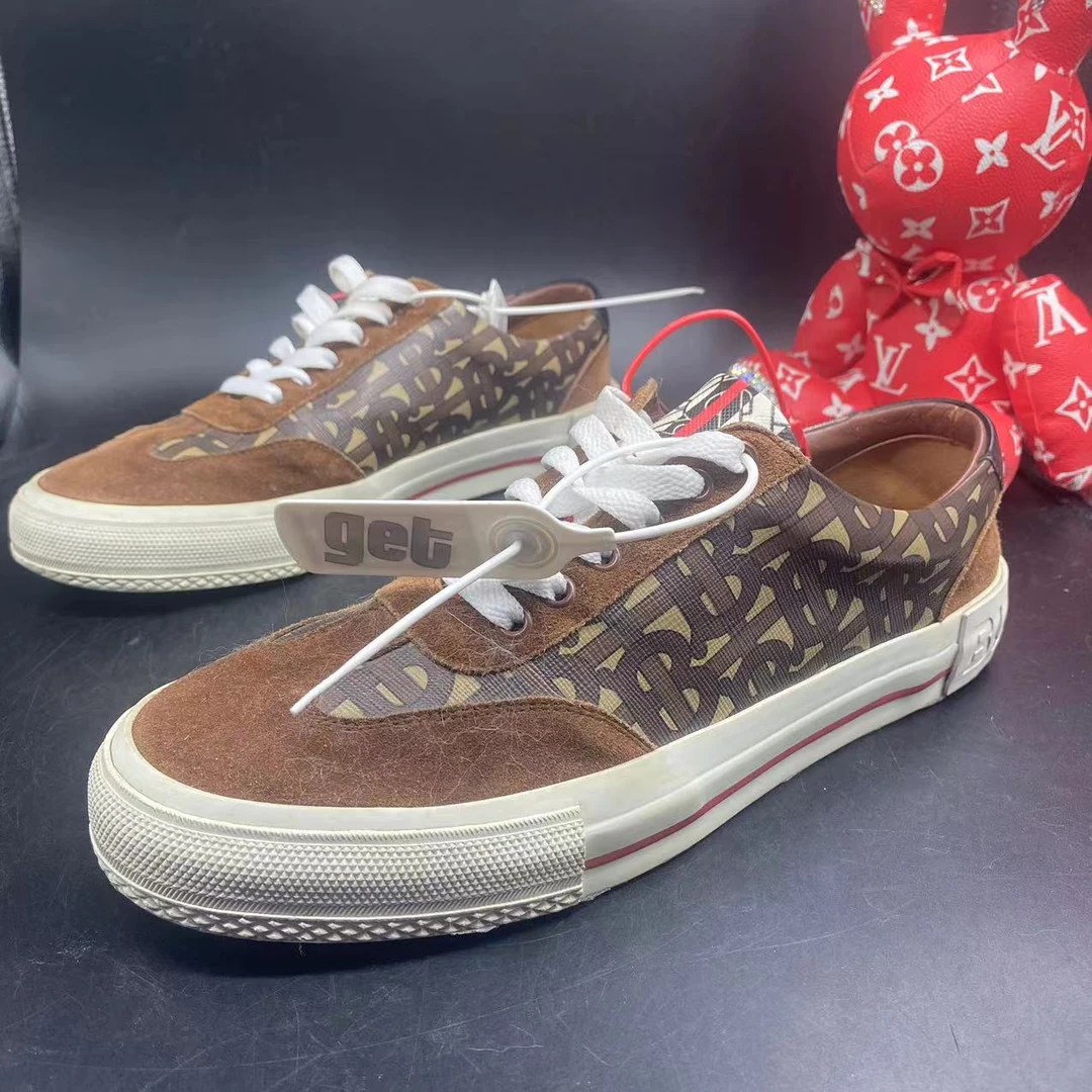 【147折扣】BURBERRY/博柏利 经典棕色老花拼接麂皮板鞋42欧码正品