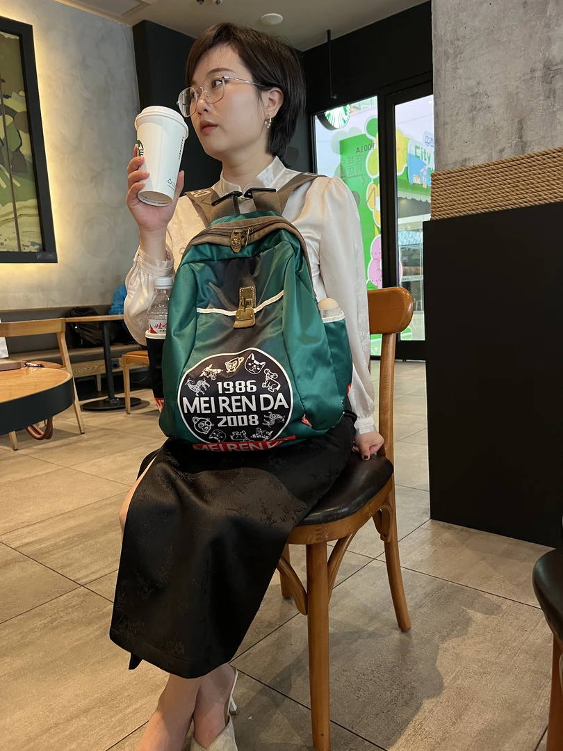 大容量轻便小众旅游双肩包女2023新款时尚通勤牛津布ins女士背包