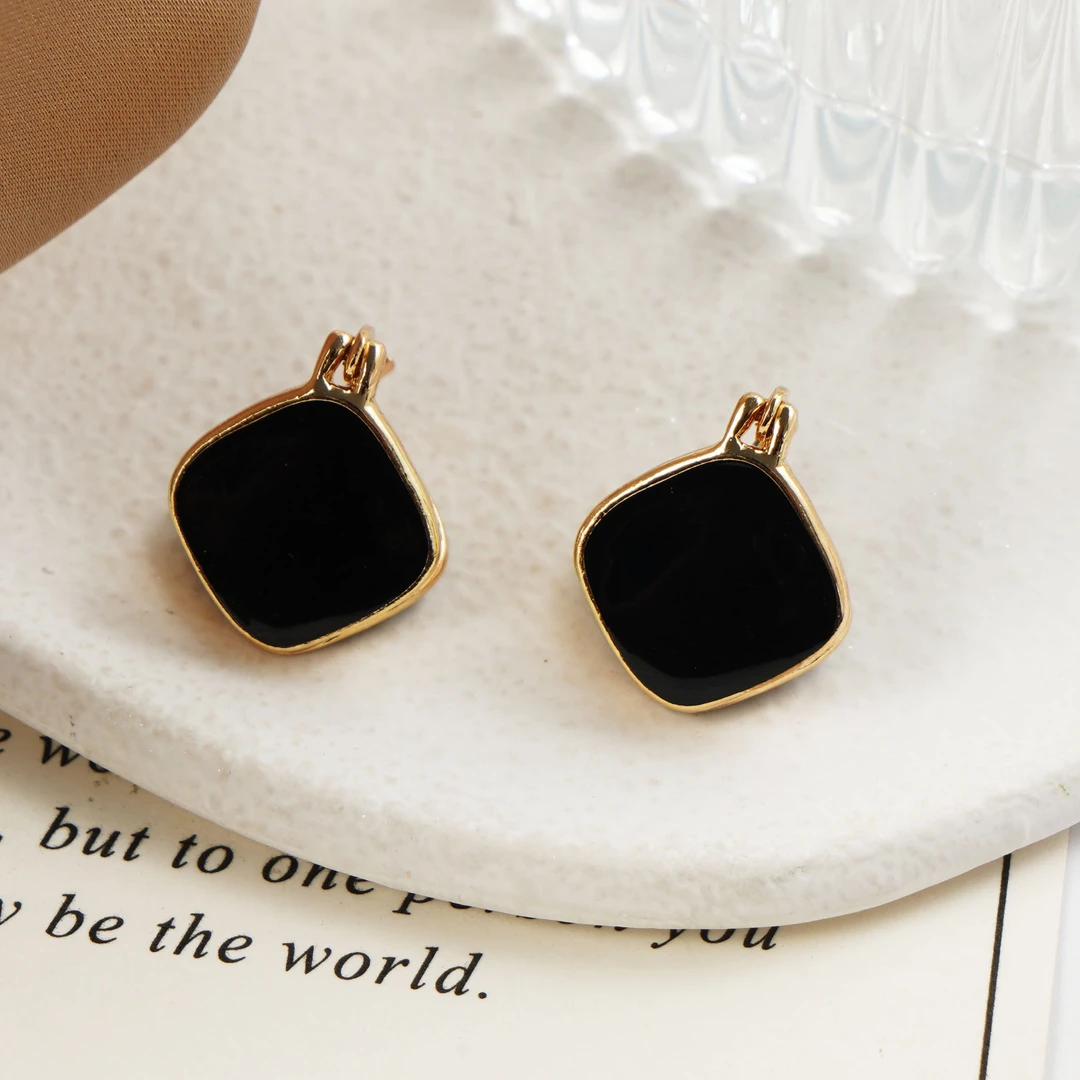 铜合金耳饰 女新款港风气质高级感个性耳饰冷淡风女N1240