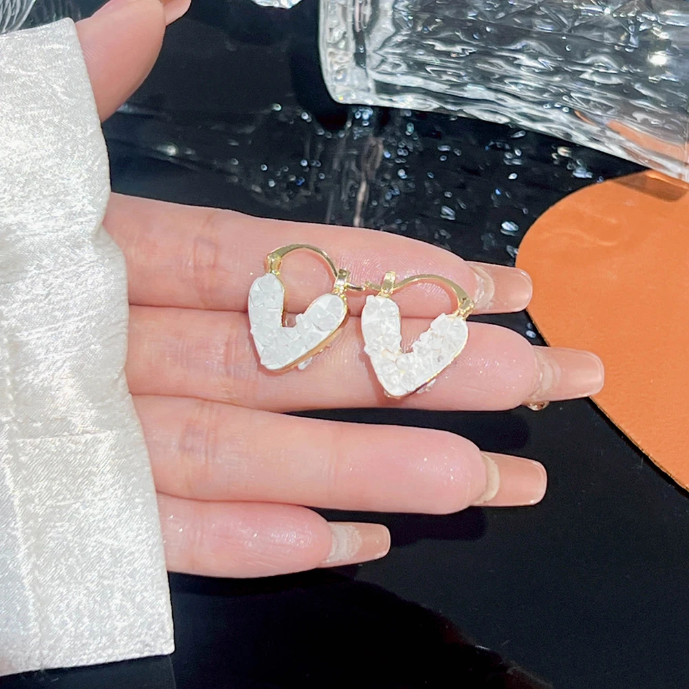 铜合金耳饰 白色时尚百搭小众简约复古轻奢耳环耳饰N2124